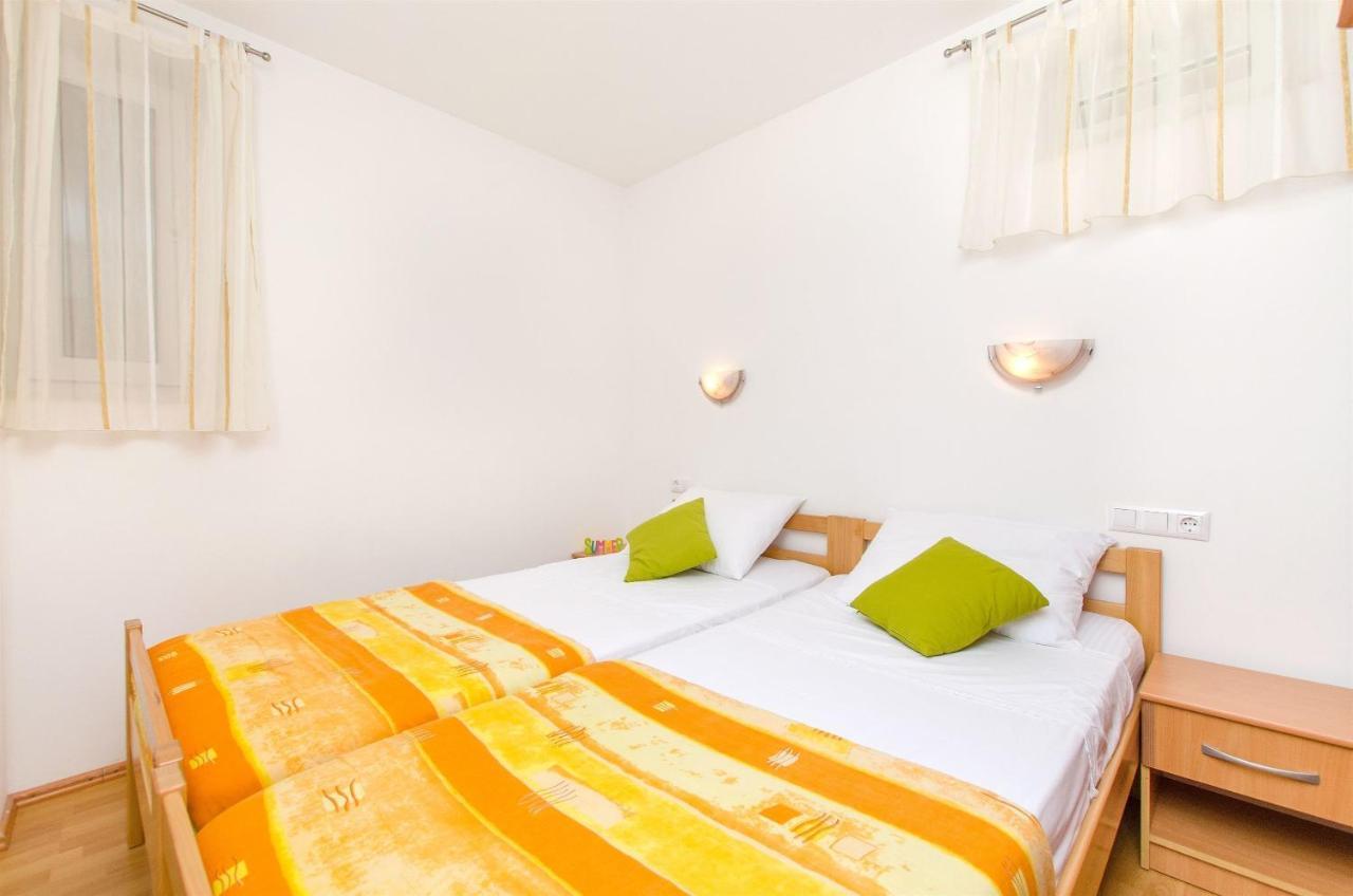 Apartments Mira Omiš Eksteriør billede