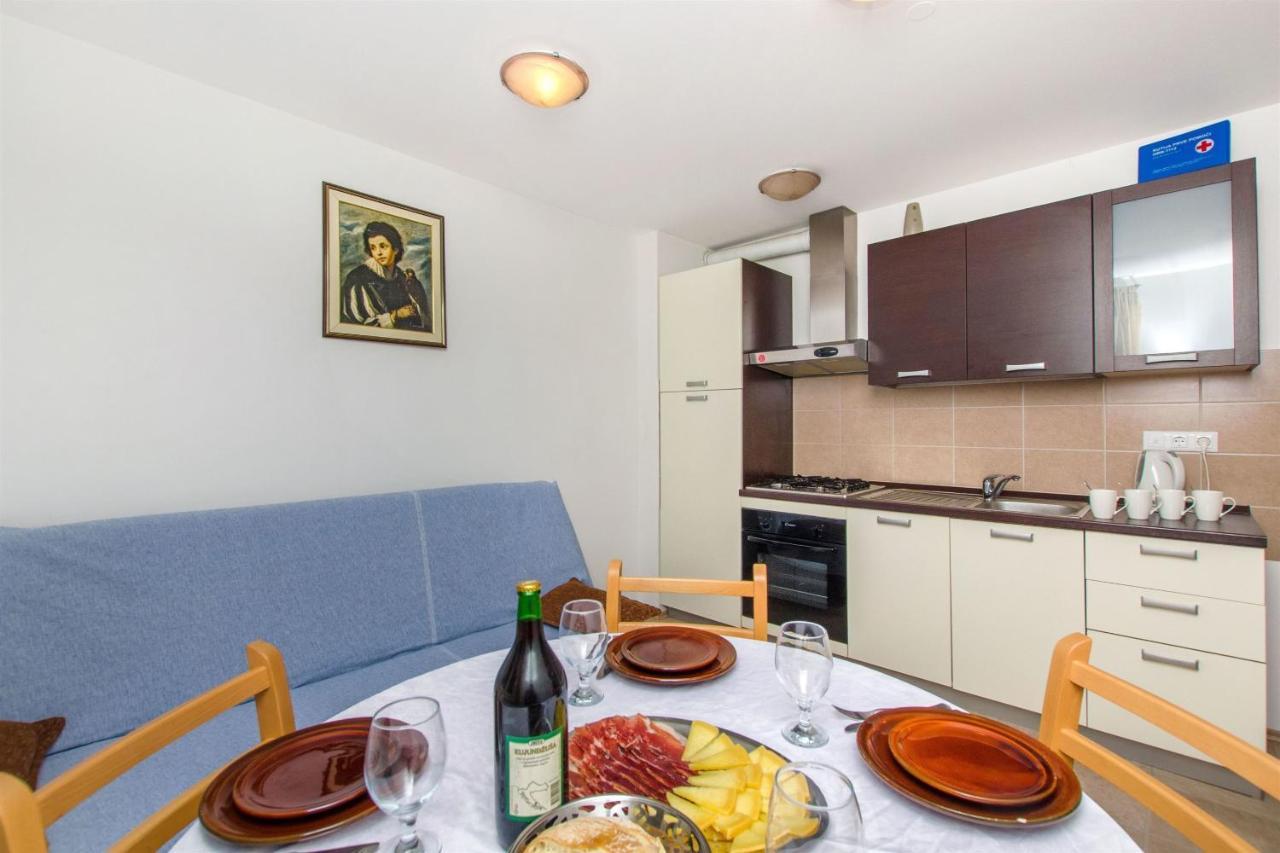 Apartments Mira Omiš Eksteriør billede