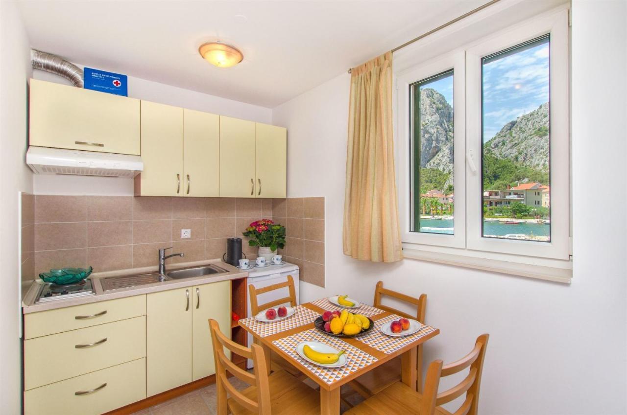 Apartments Mira Omiš Eksteriør billede