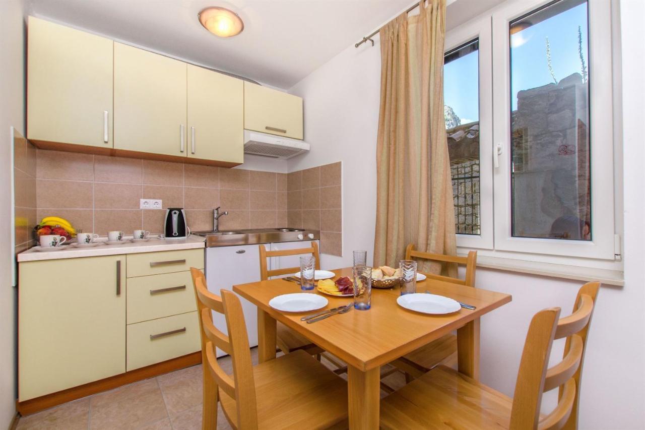 Apartments Mira Omiš Eksteriør billede